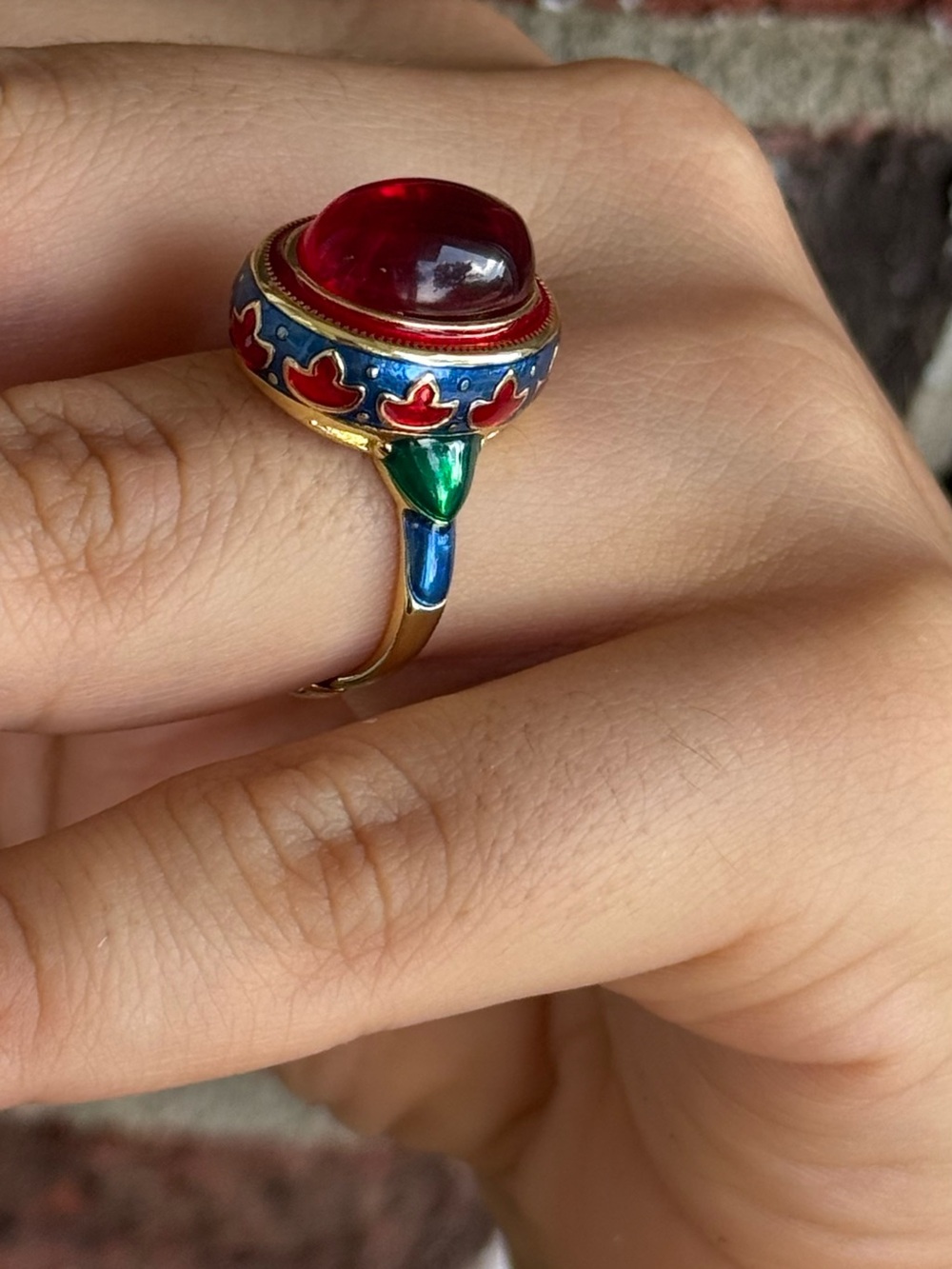 Vintage Ring with Red Cabochon Stone - Picture 6 of 7